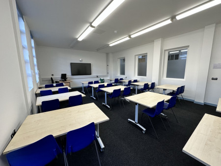 Itchen Sixth Form College Classroom Block4 Large